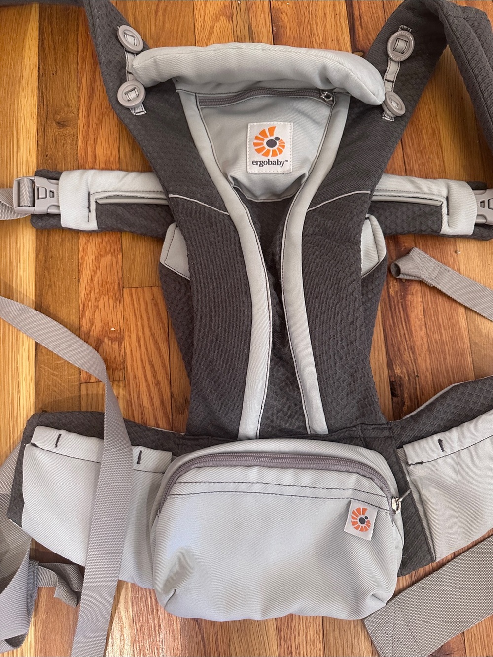 Ergobaby Gray Omni Breeze Mesh Carrier with Front Pocket
